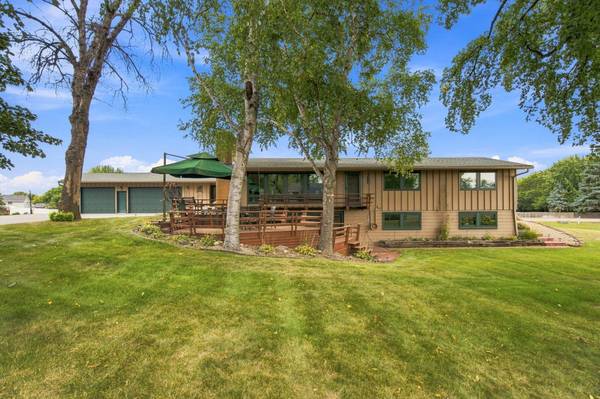 9272 Rosewood LN N, Maple Grove, MN 55369