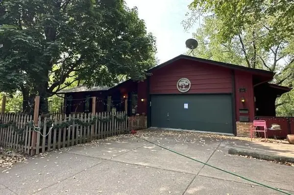 2301 Crestview AVE, Golden Valley, MN 55422