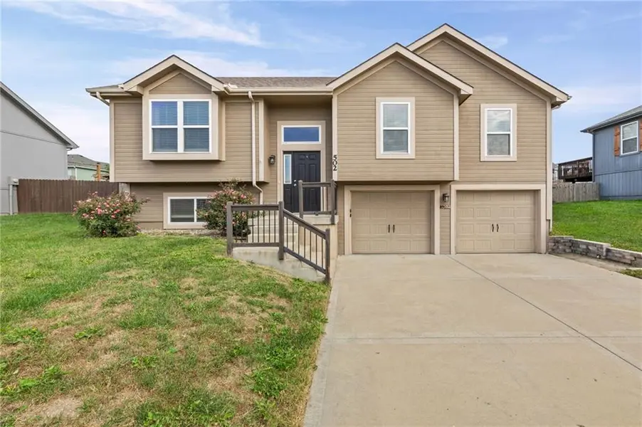 502 193rd ST, Smithville, MO 64089