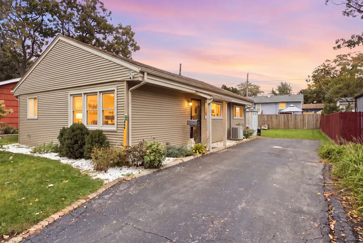 448 N Lake Shore DR, Mundelein, IL 60060