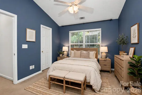 16931 Greenlawn Hills CT, Charlotte, NC 28213