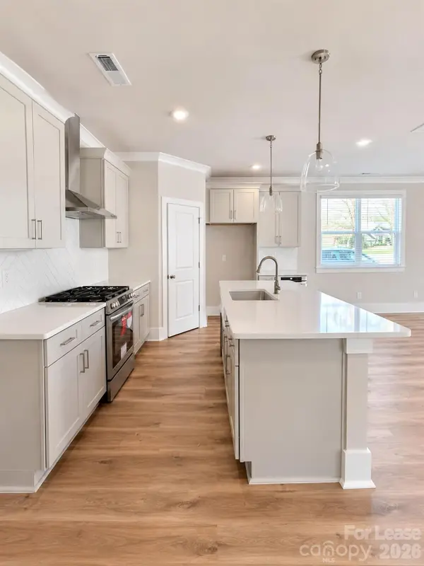 4630 Dogwood PL, Charlotte, NC 28212
