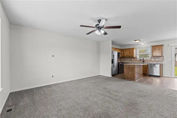 502 193rd ST, Smithville, MO 64089