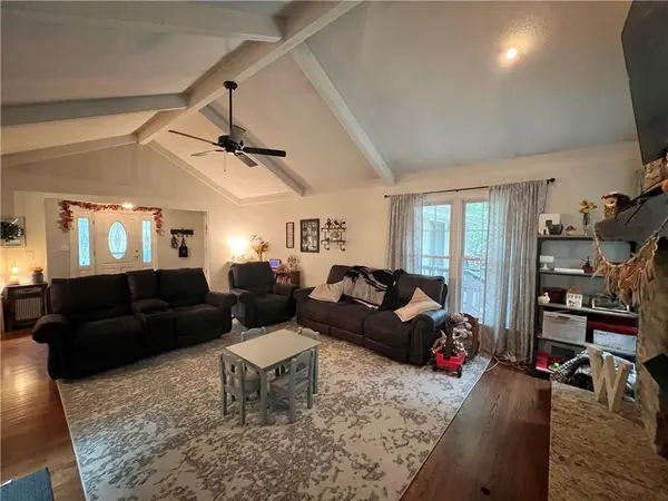 1005 SW HIAWATHA DR, Blue Springs, MO 64015