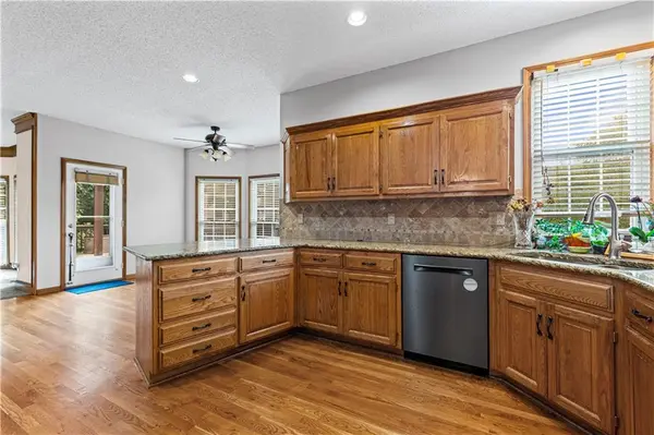 12738 King ST, Overland Park, KS 66213