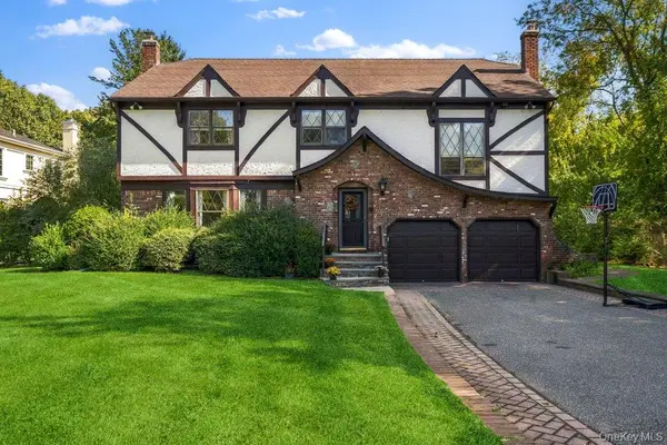43 Pelican CT, Syosset, NY 11791