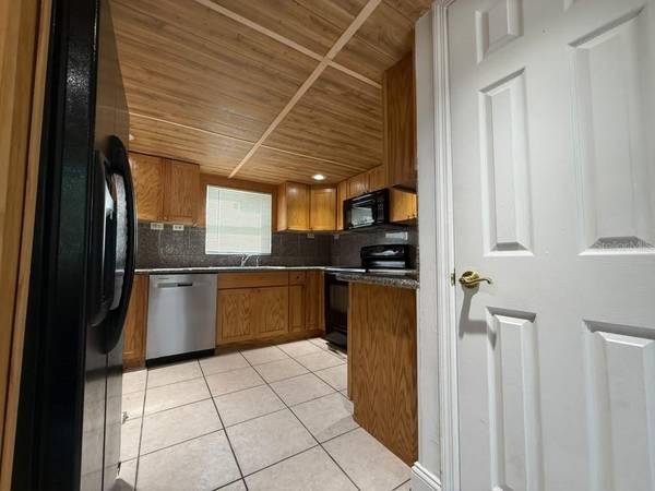 8606 N SEMMES ST #B, Tampa, FL 33604