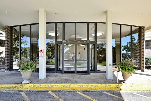 40 N Tower RD #7H, Oak Brook, IL 60523