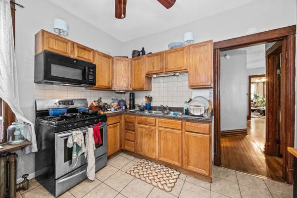5824 N Ridge AVE, Chicago, IL 60660