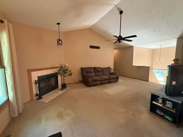 205 Briar Cliff ST, Poplar Grove, IL 61065