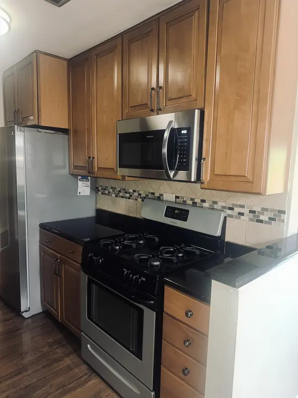 8970 N Parkside AVE #304, Des Plaines, IL 60016