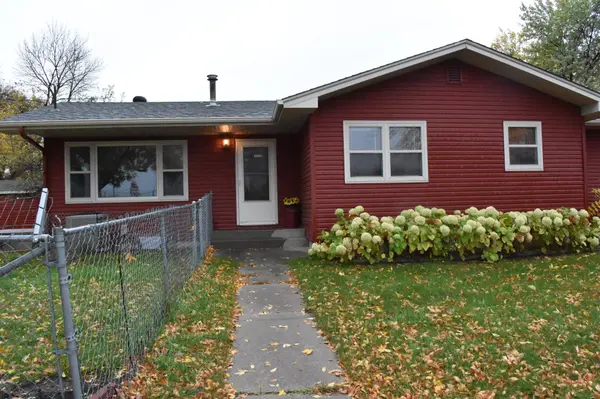 402 Maple LN, Moorhead, MN 56560