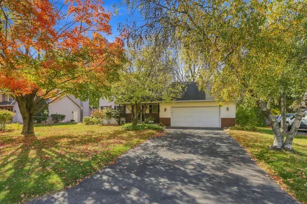 2354 Heights AVE E, Maplewood, MN 55119