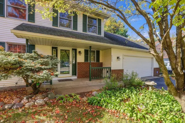 2354 Heights AVE E, Maplewood, MN 55119