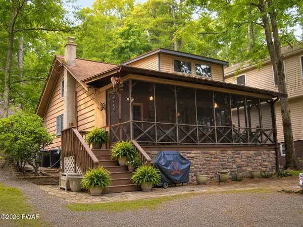 50 Paupack Point RD, Hawley, PA 18428
