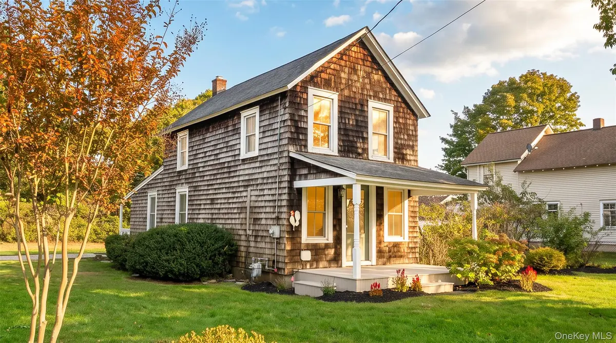 41 Station RD, Bellport Village, NY 11713