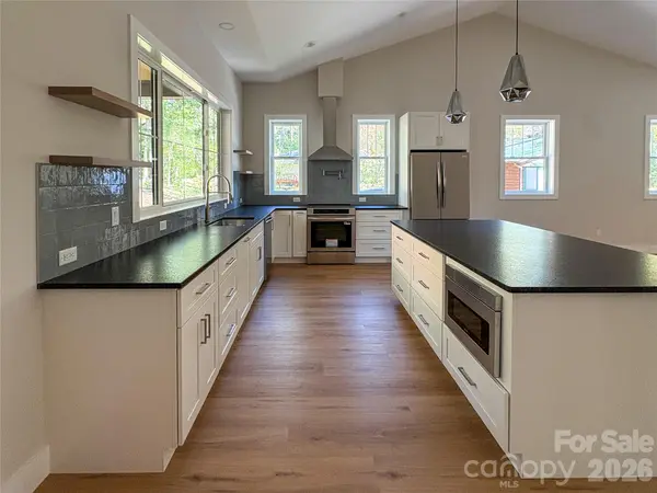 140 Walnut ST, Arden, NC 28704