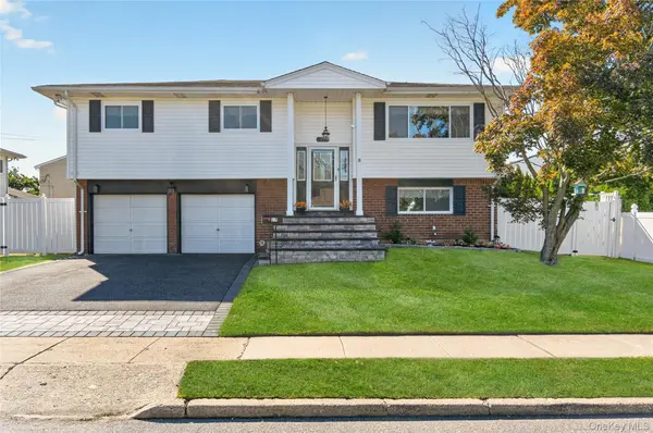 17 Sherwood DR, Bethpage, NY 11714