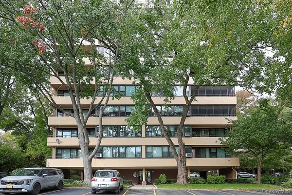 10-34 166th ST #9D, Whitestone, NY 11357
