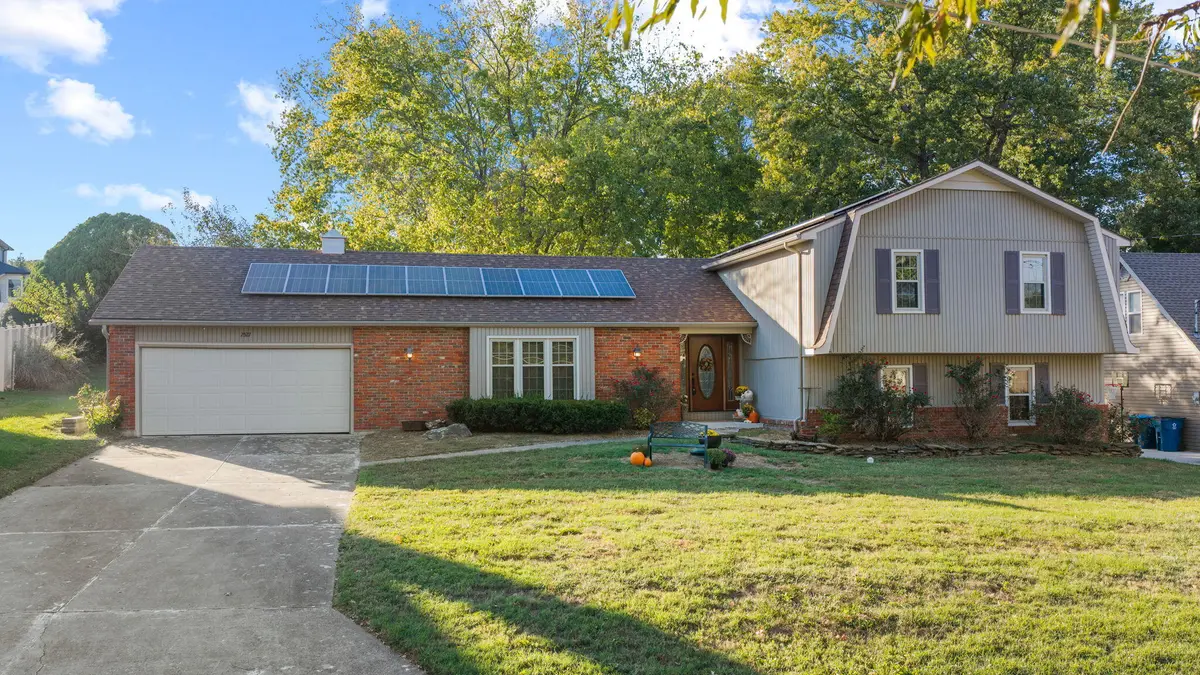 2527 S Camber AVE, Springfield, MO 65809