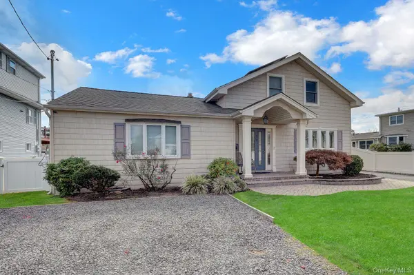 12 New Point PL, Amityville, NY 11701