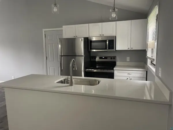 6990 Dawn Avenue, Inver Grove Heights, MN 55076
