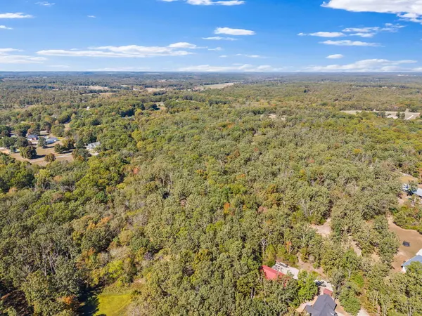 000 Cherokee Springs DR, Marshfield, MO 65706