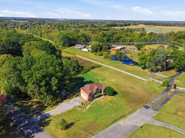 1050 Moncrief Cir, Greenbrier, TN 37073