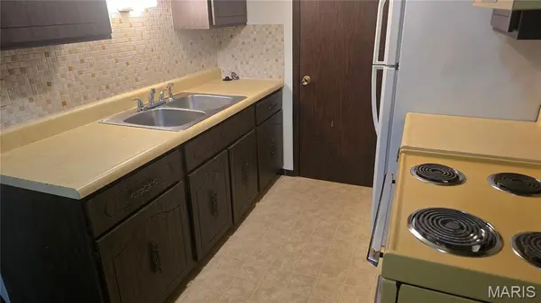 1907 E D ST #8, Belleville, IL 62221