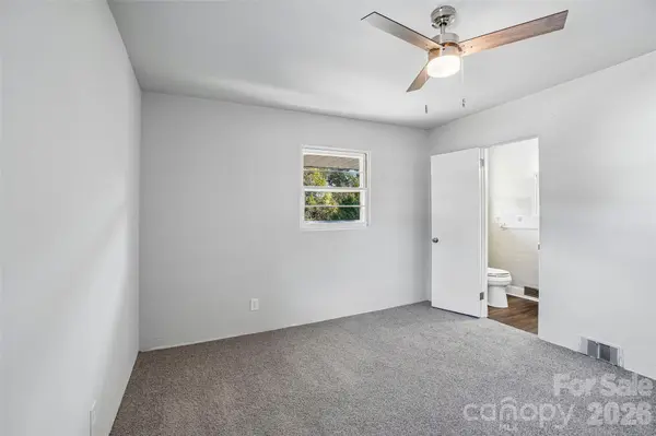 28 Highland ST, Weaverville, NC 28787