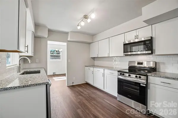 28 Highland ST, Weaverville, NC 28787