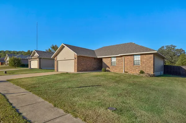403 S Walker LN, Fair Grove, MO 65648