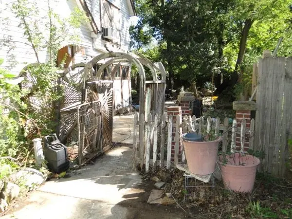 636 N Belmont Ave., Wichita, KS 67208