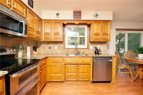 15800 W 125th TER, Olathe, KS 66062