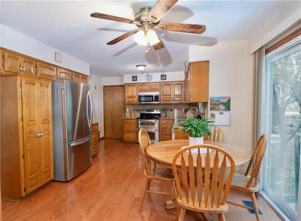 15800 W 125th TER, Olathe, KS 66062