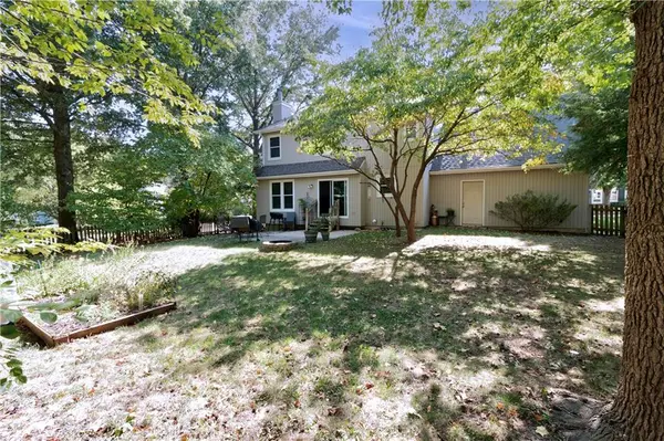 15800 W 125th TER, Olathe, KS 66062