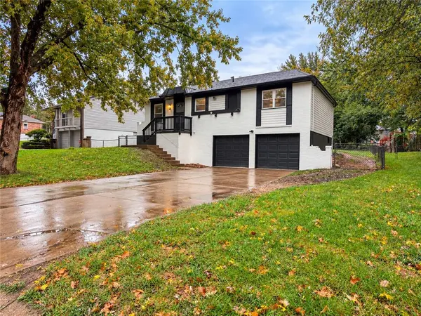 816 NW Oxford DR, Independence, MO 64015