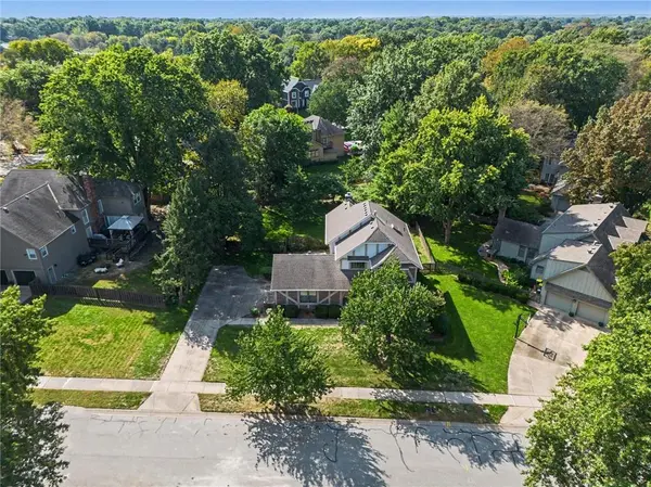 2305 120th TER, Leawood, KS 66209