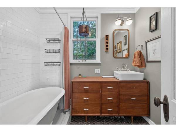 345 Mountain View, Longmont, CO 80501