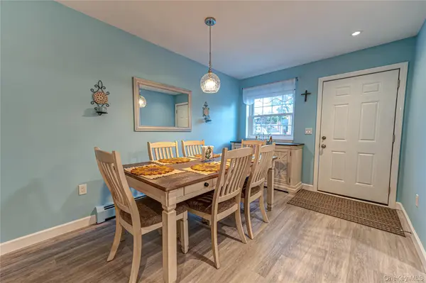 866 Village DR #866, Hauppauge, NY 11788