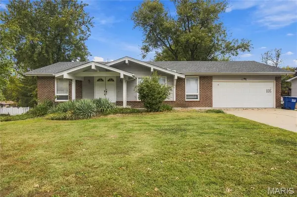 1135 Grand Prix DR, St Charles, MO 63303