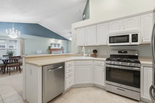 5239 Red Fox RD, Bettendorf, IA 52722