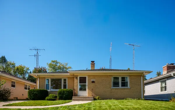 6024 47th AVE, Kenosha, WI 53142