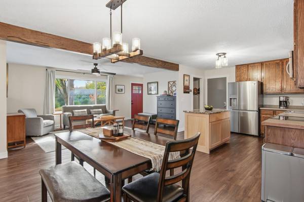 817 Sunset LN, River Falls, WI 54022