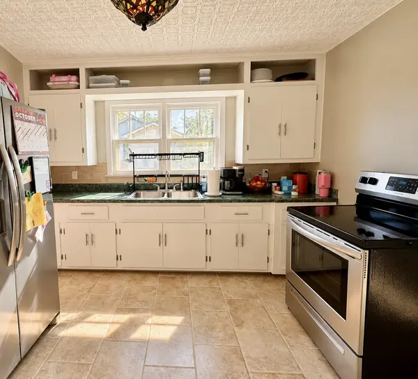197 N Main St, Lobelville, TN 37097
