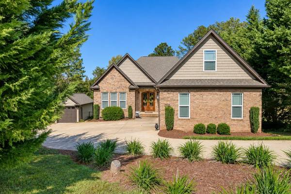 213 Nanie Myree Lane, Wellford, SC 29385