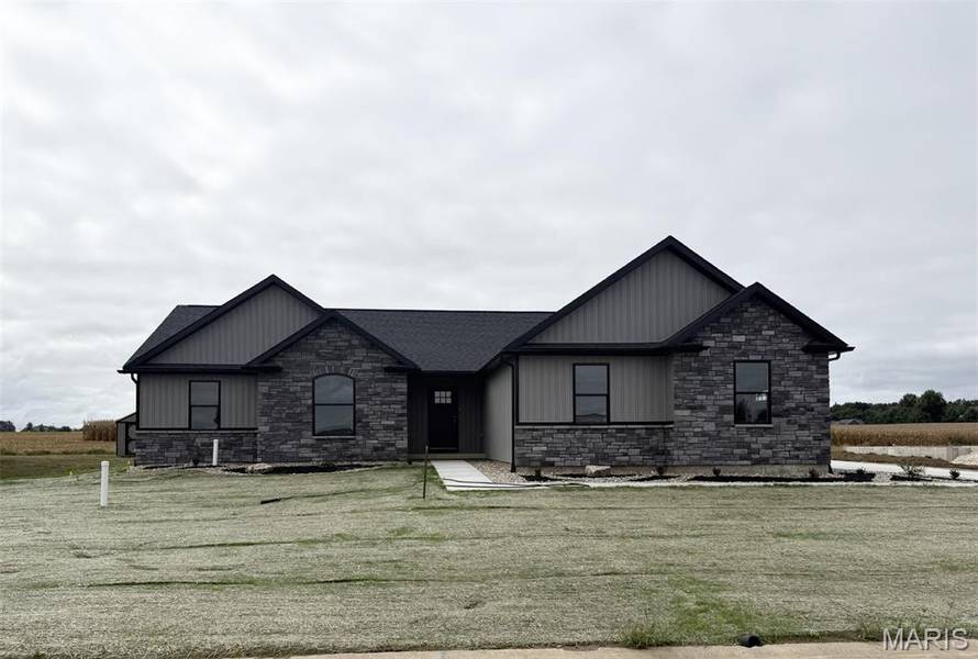 1006 Brianna CT, Jerseyville, IL 62052