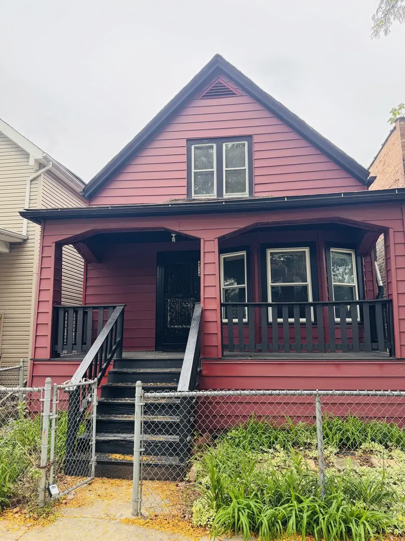 4934 W Iowa ST, Chicago, IL 60651