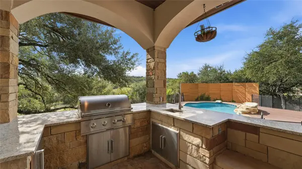 755 Ranchers Club LN, Driftwood, TX 78619