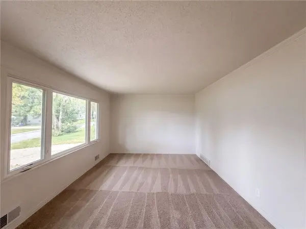 11214 E 48th ST, Kansas City, MO 64133